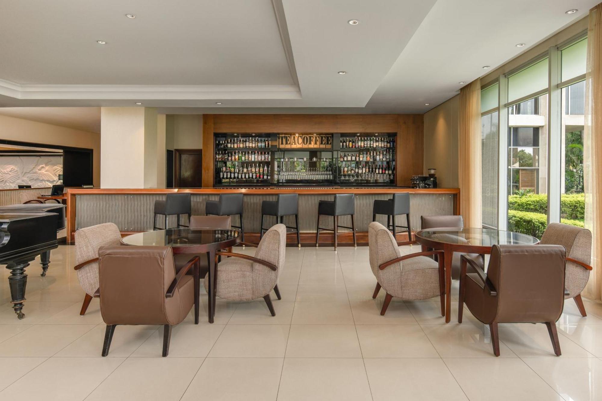 Sheraton Kampala Hotel Экстерьер фото