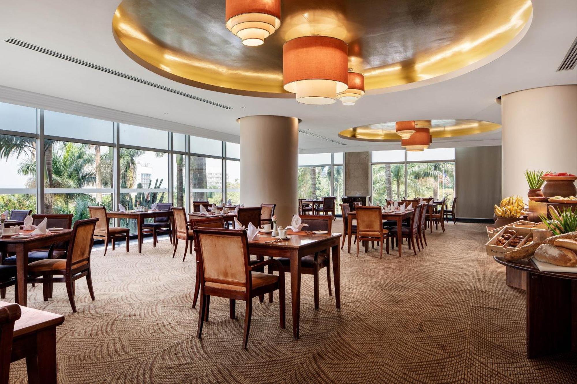 Sheraton Kampala Hotel Экстерьер фото