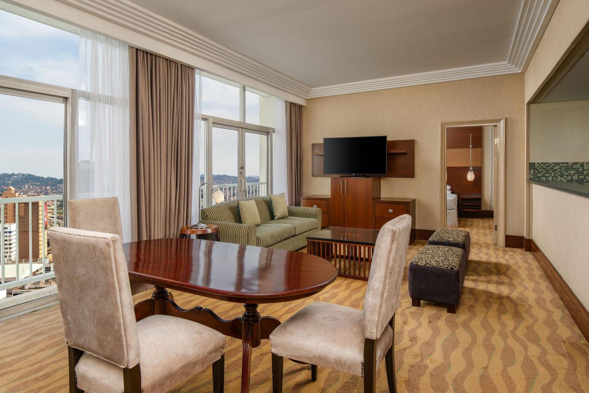 Sheraton Kampala Hotel Экстерьер фото