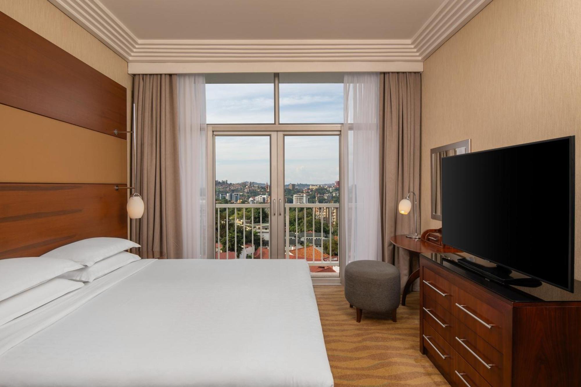 Sheraton Kampala Hotel Экстерьер фото