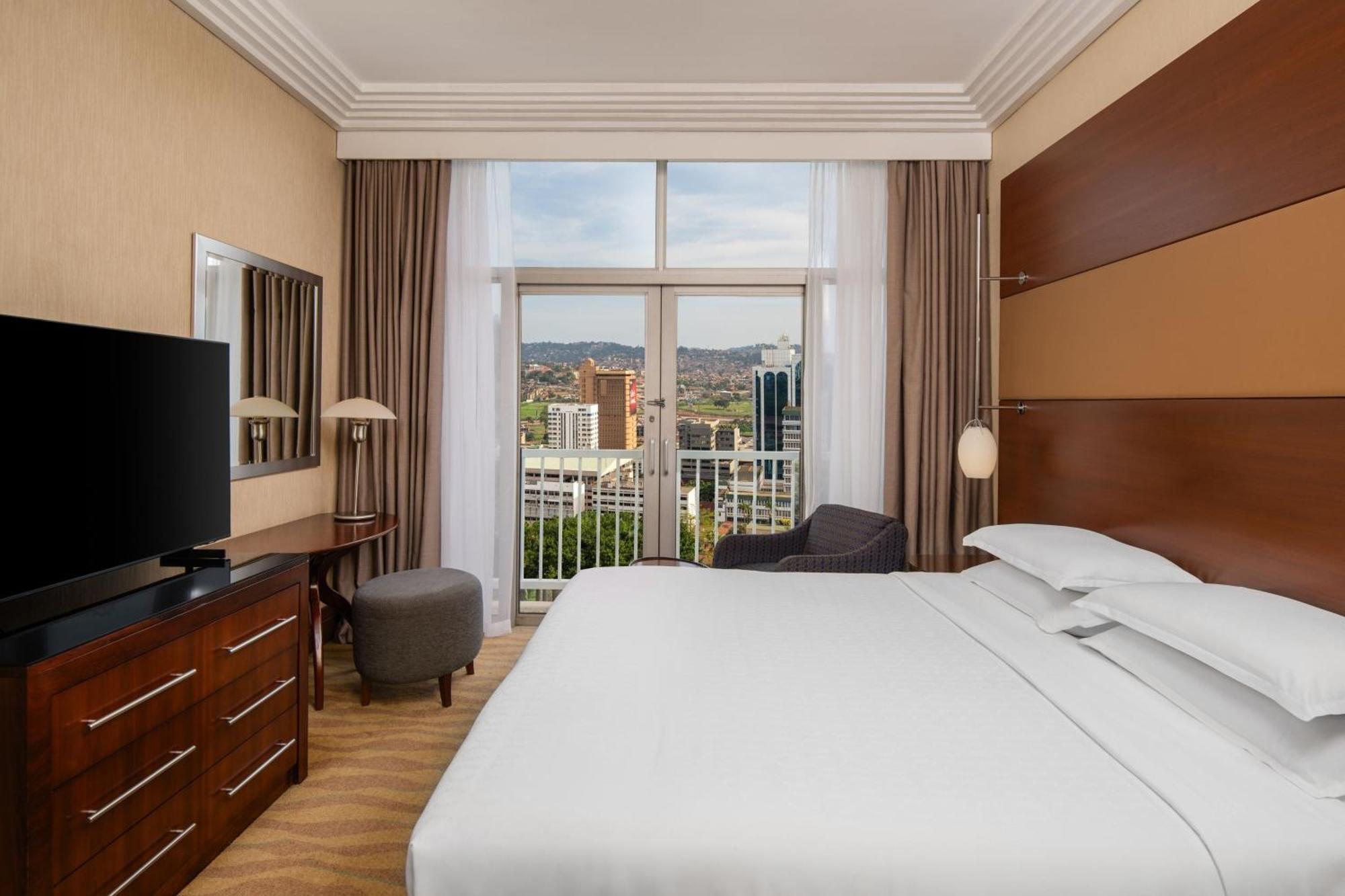 Sheraton Kampala Hotel Экстерьер фото