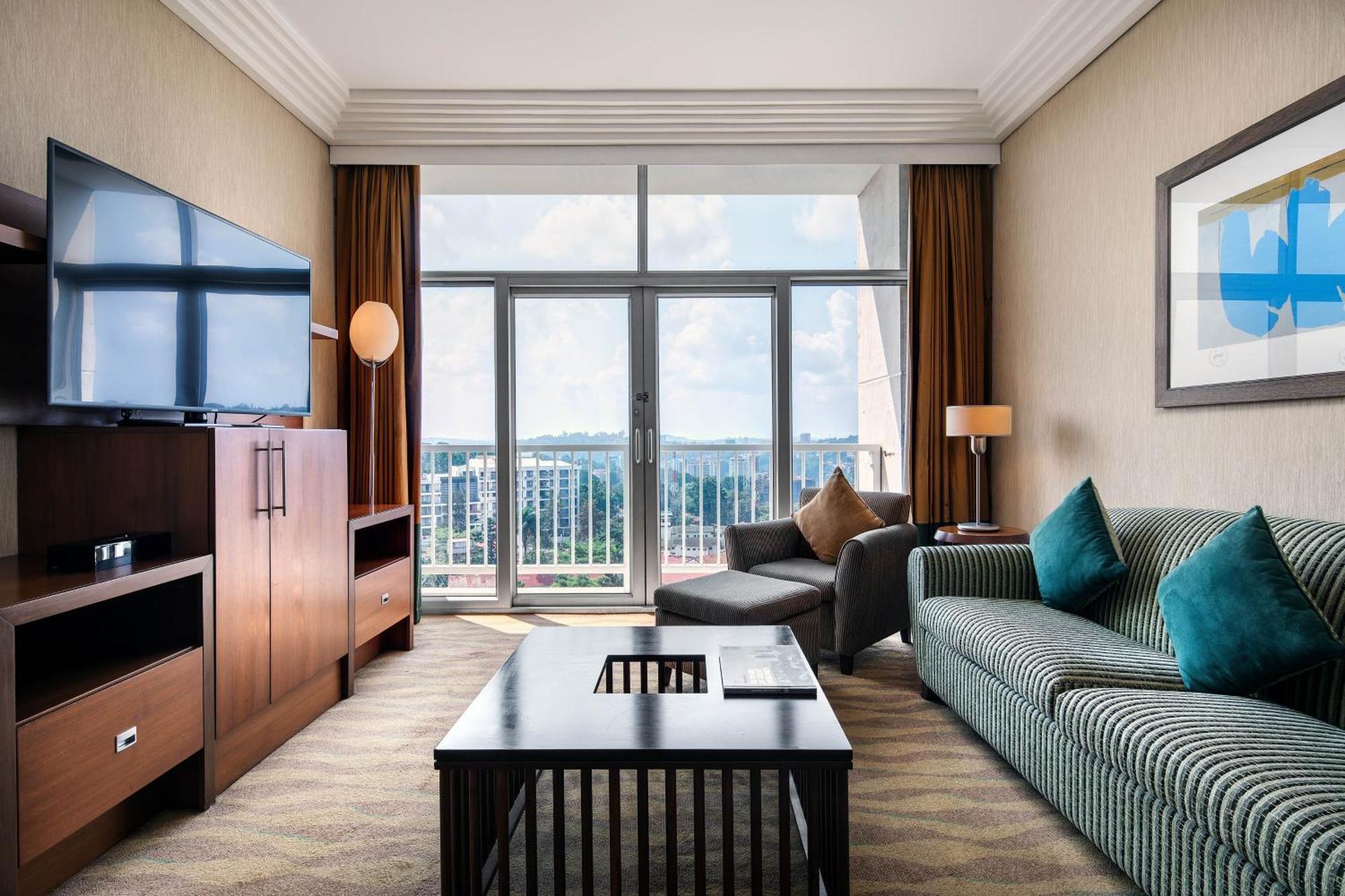 Sheraton Kampala Hotel Экстерьер фото