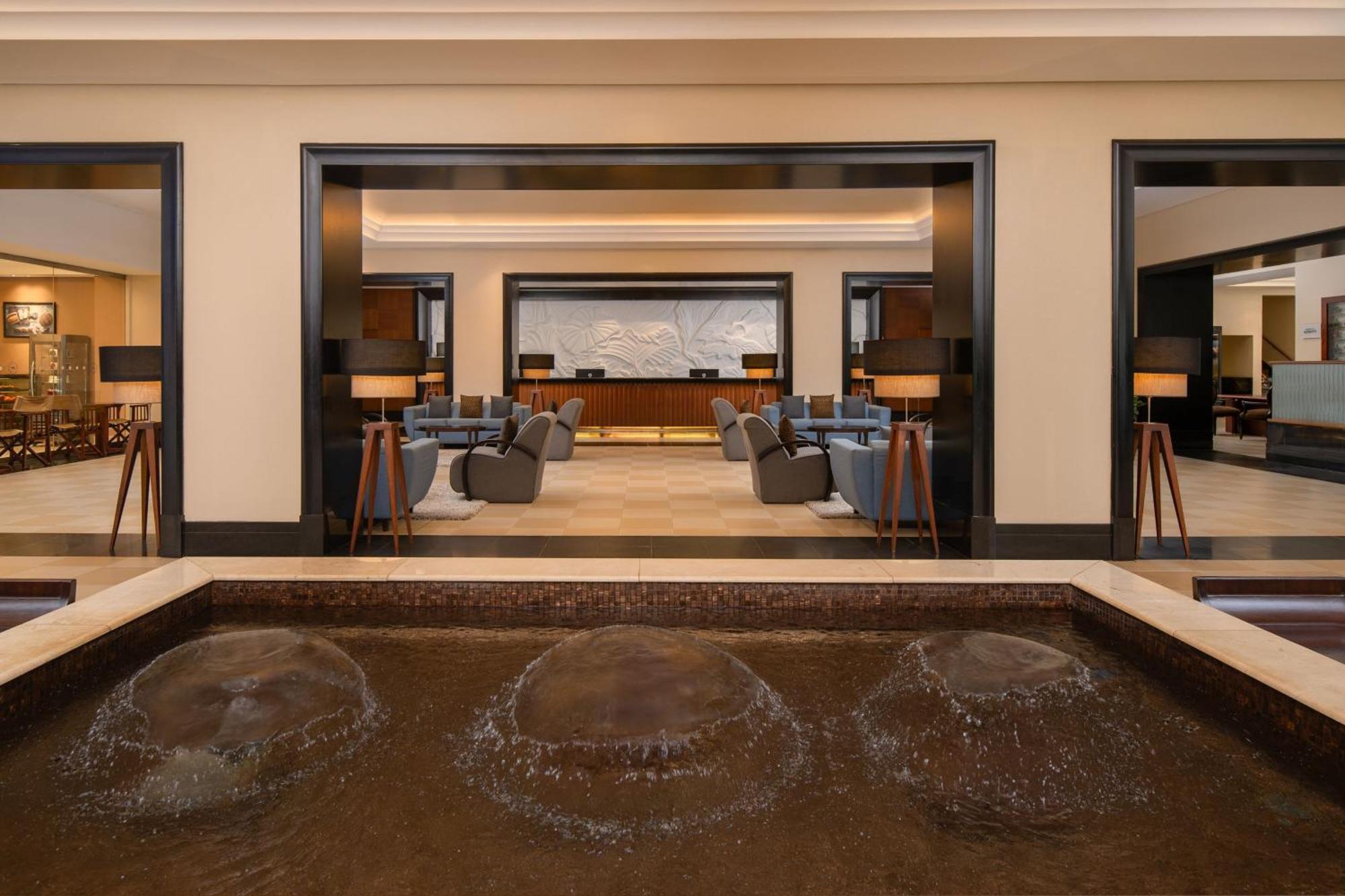 Sheraton Kampala Hotel Экстерьер фото