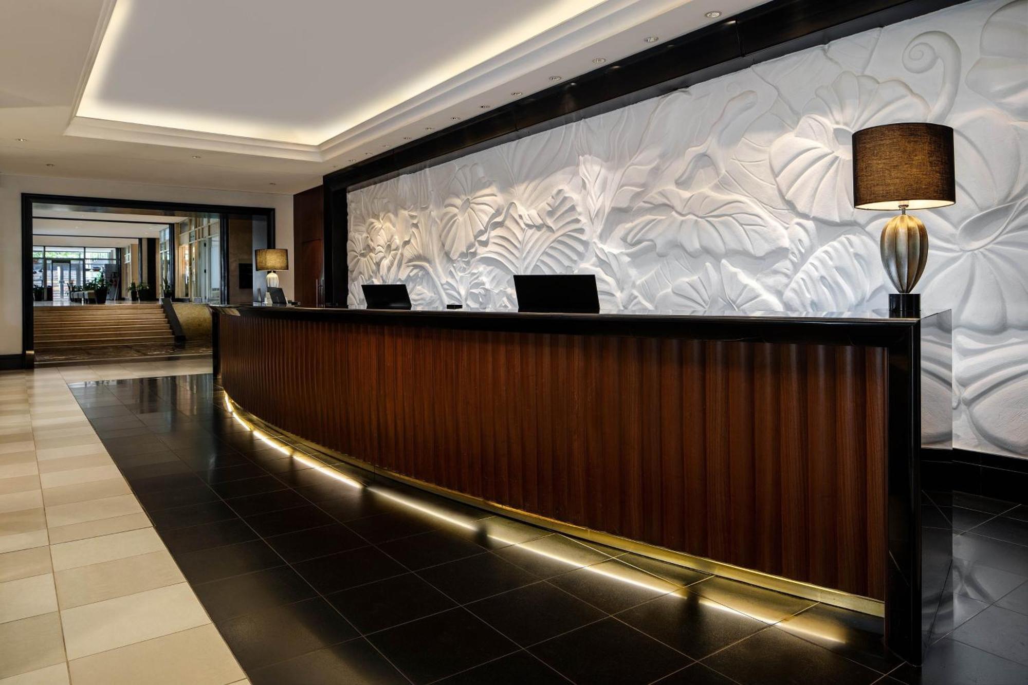 Sheraton Kampala Hotel Экстерьер фото