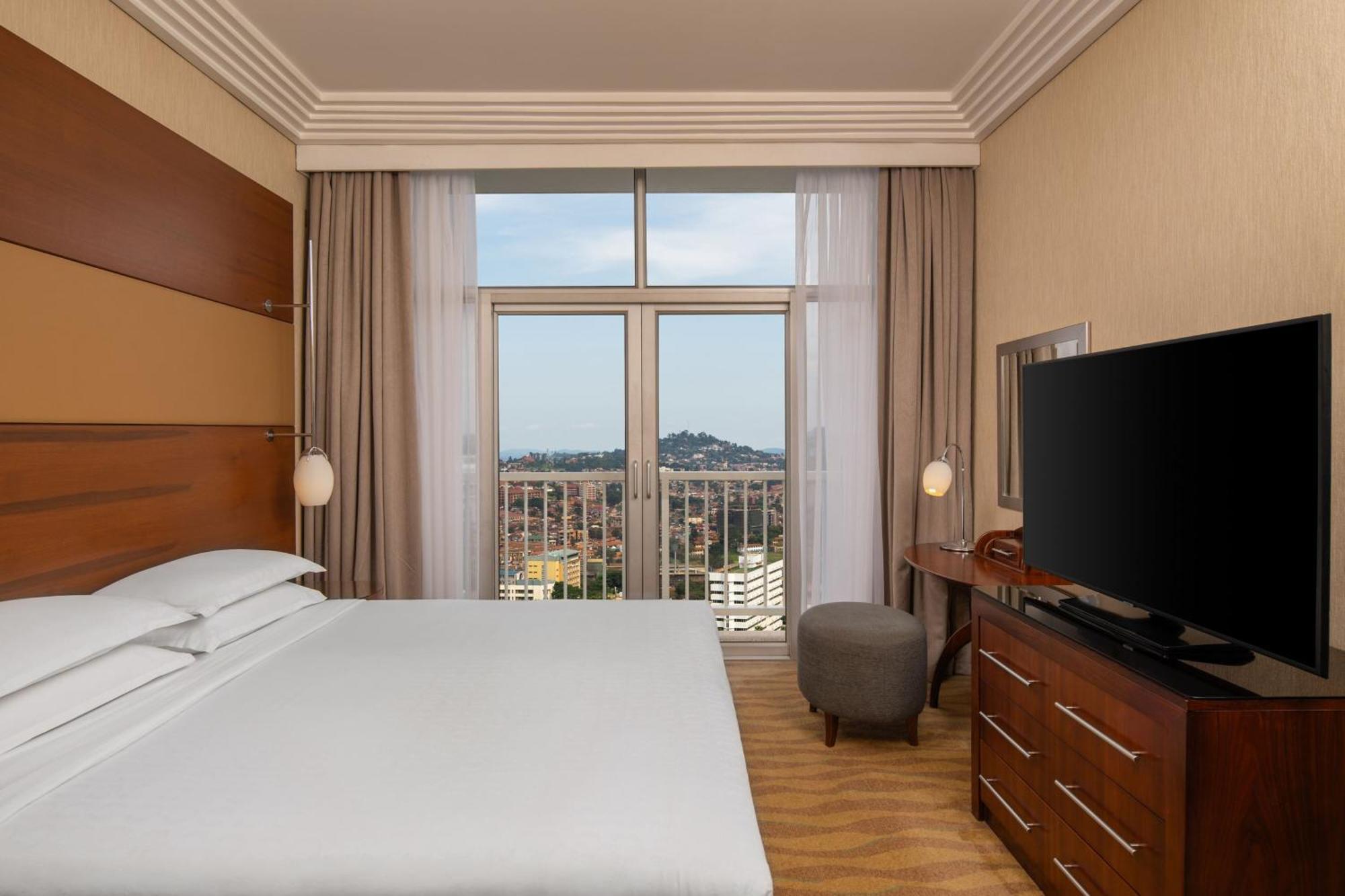Sheraton Kampala Hotel Экстерьер фото
